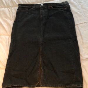 Gap Jean skirt with front slit.